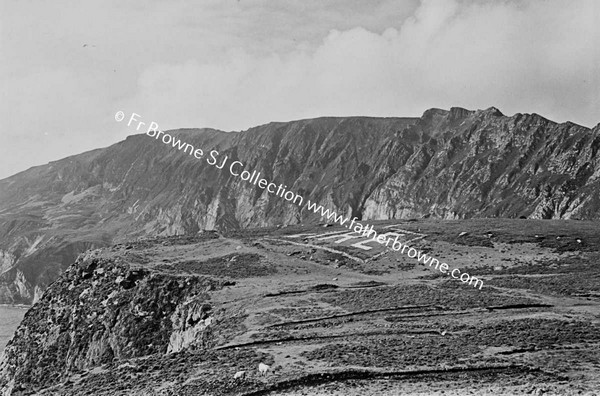 EIRE WITH SLIEVE LEAGUE IN BACKGROUND